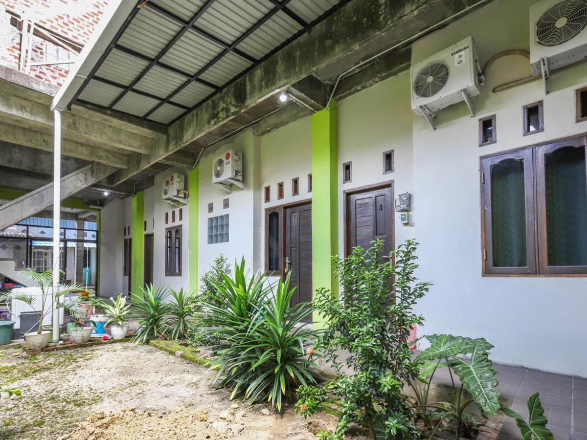 Hotel Oyo 3830 Dfarys Gh Syariah à Balikpapan  Extérieur photo