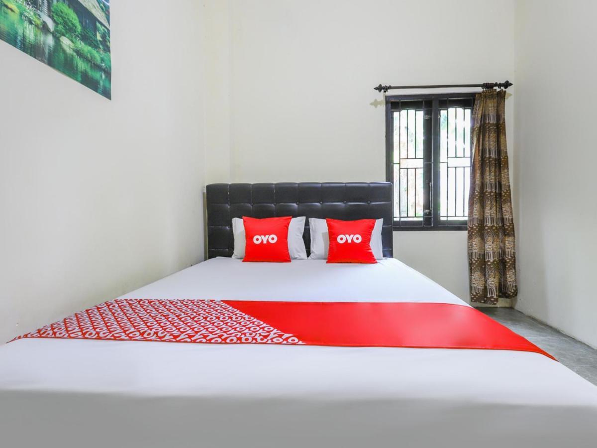Hotel Oyo 3830 Dfarys Gh Syariah à Balikpapan  Extérieur photo