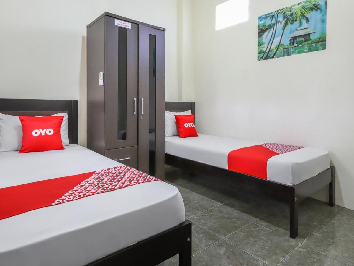 Hotel Oyo 3830 Dfarys Gh Syariah à Balikpapan  Extérieur photo