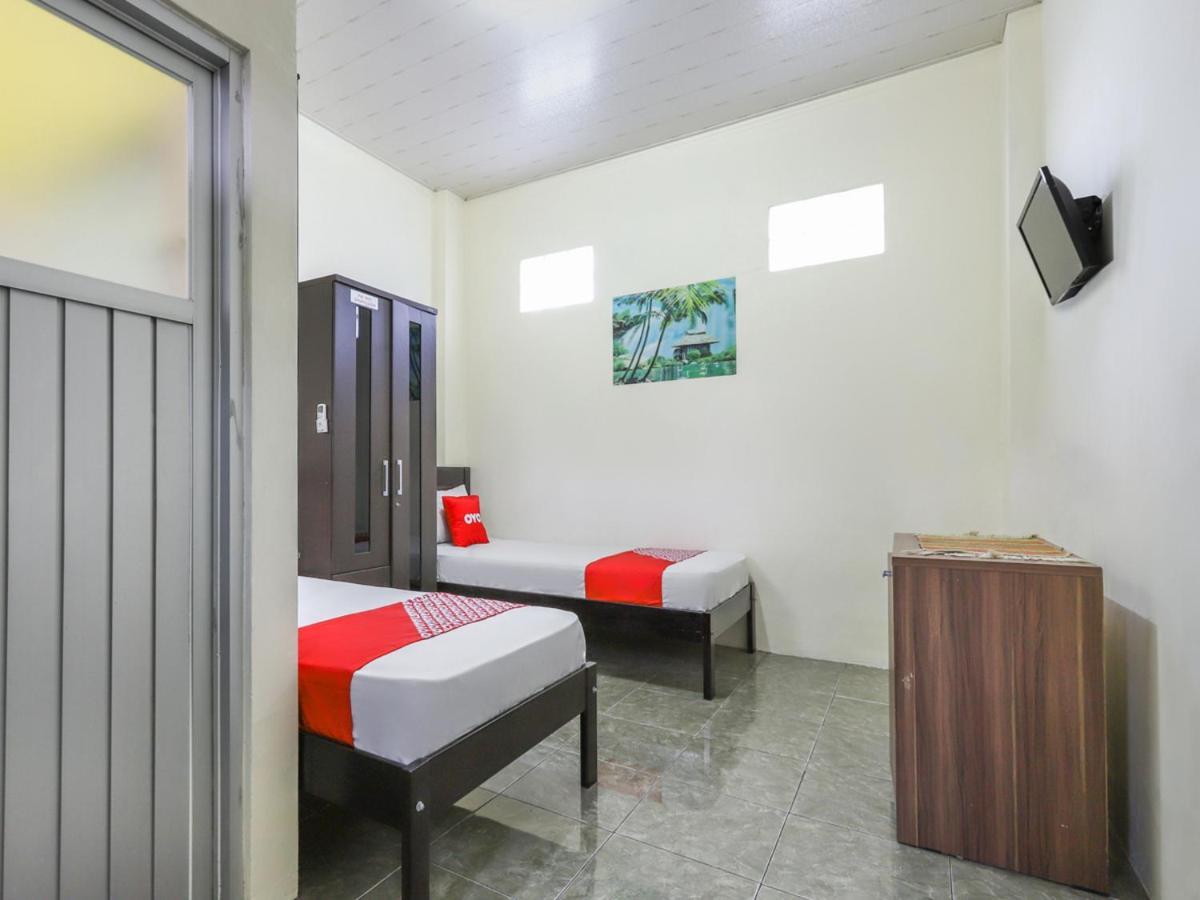 Hotel Oyo 3830 Dfarys Gh Syariah à Balikpapan  Extérieur photo