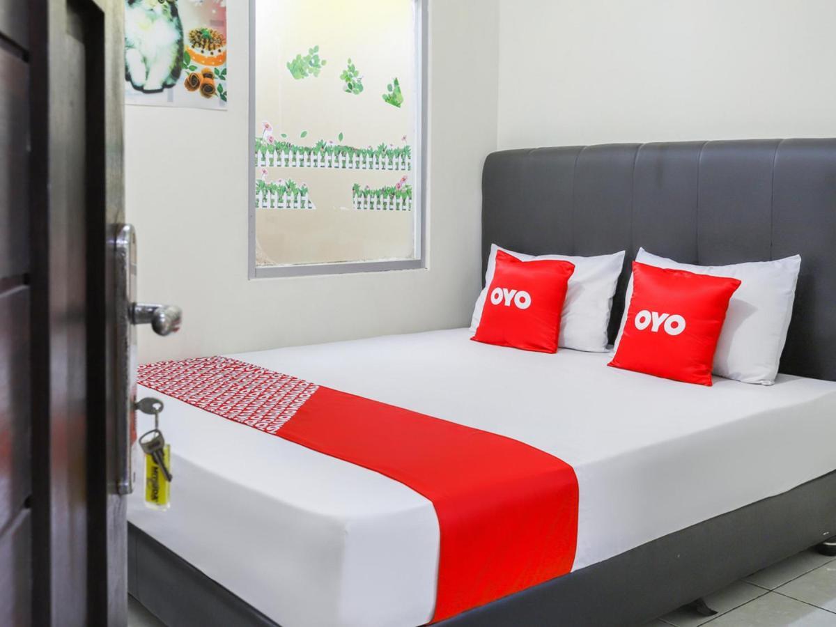 Hotel Oyo 3830 Dfarys Gh Syariah à Balikpapan  Extérieur photo