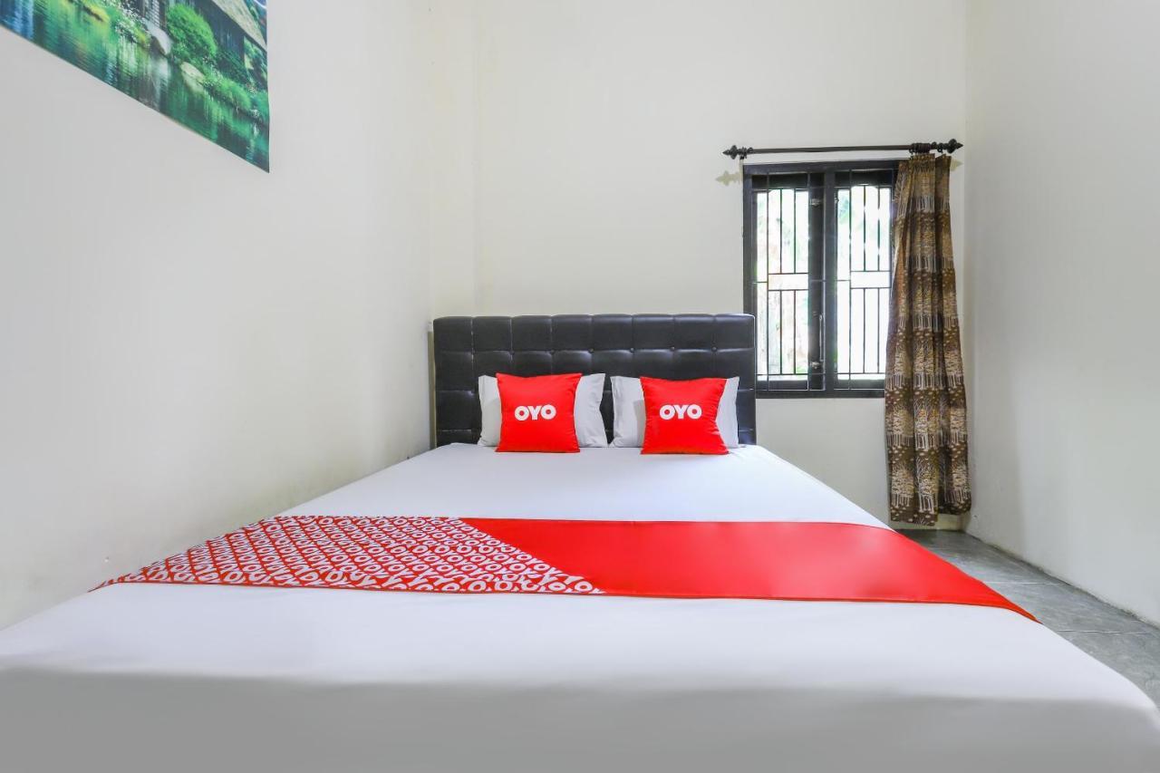 Hotel Oyo 3830 Dfarys Gh Syariah à Balikpapan  Extérieur photo